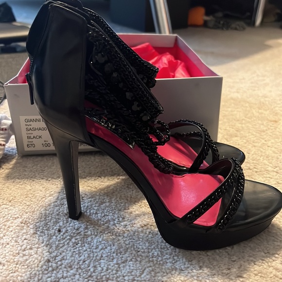 Gianni Bini Limited Edition black chain shoes! - Picture 2 of 5